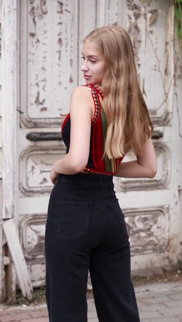 Women’s Sleeveless Crop Top