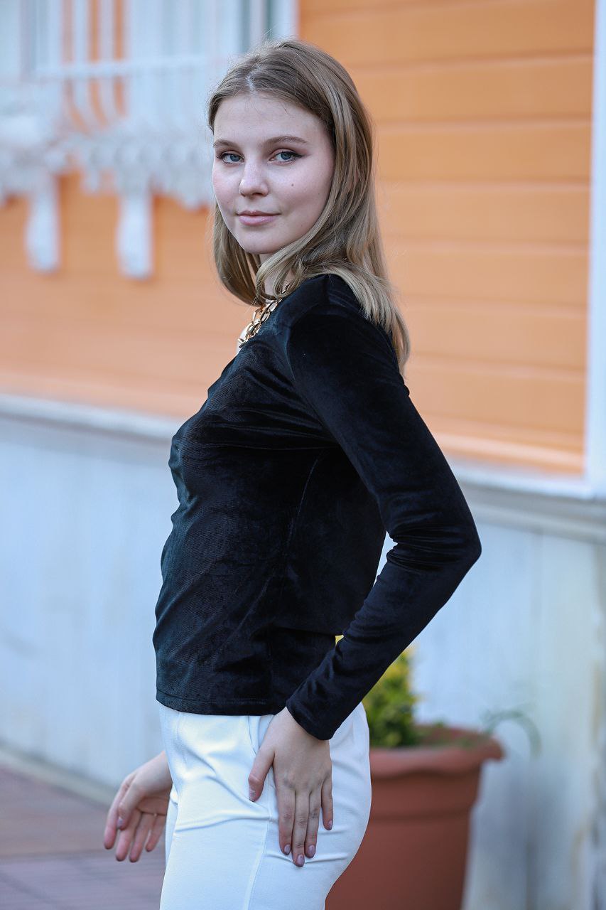 CIX Woman Velvet One-Sleeve Crop Top